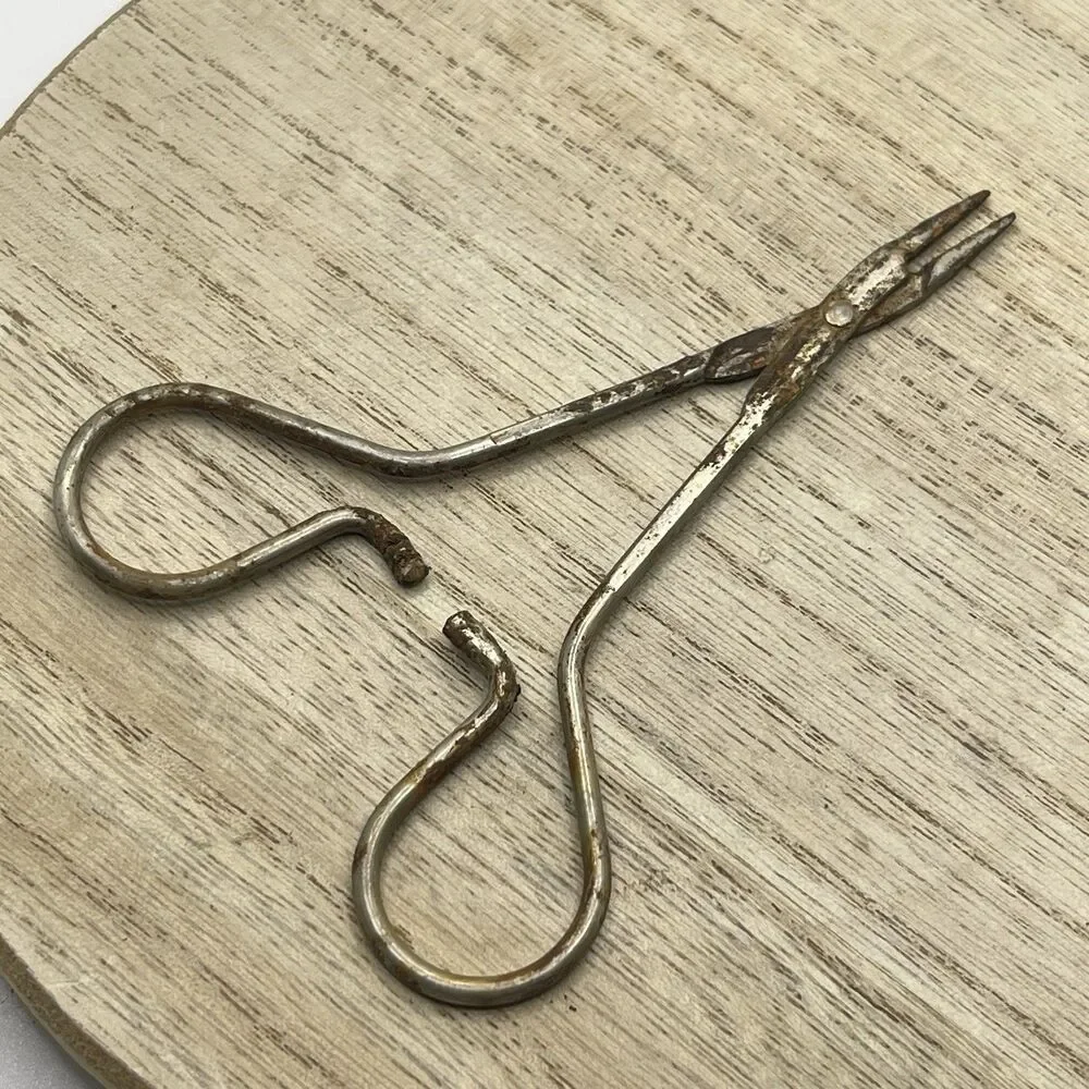 VTG Atq Hemostat Clipper 5” Rusted Tarnished Prop Display